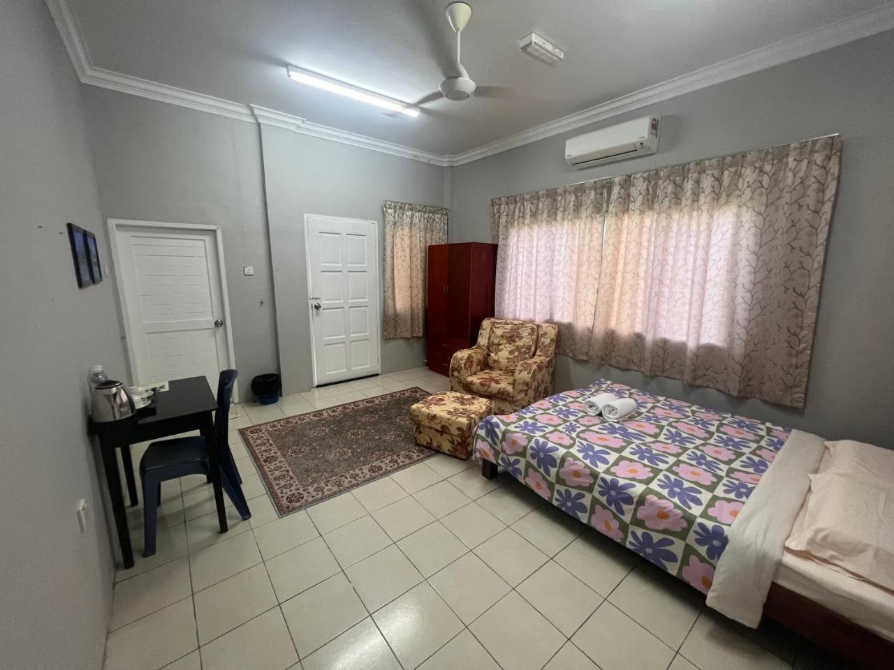 Putra Sentosa Retreat Camp, Sematan Hotel Room photo