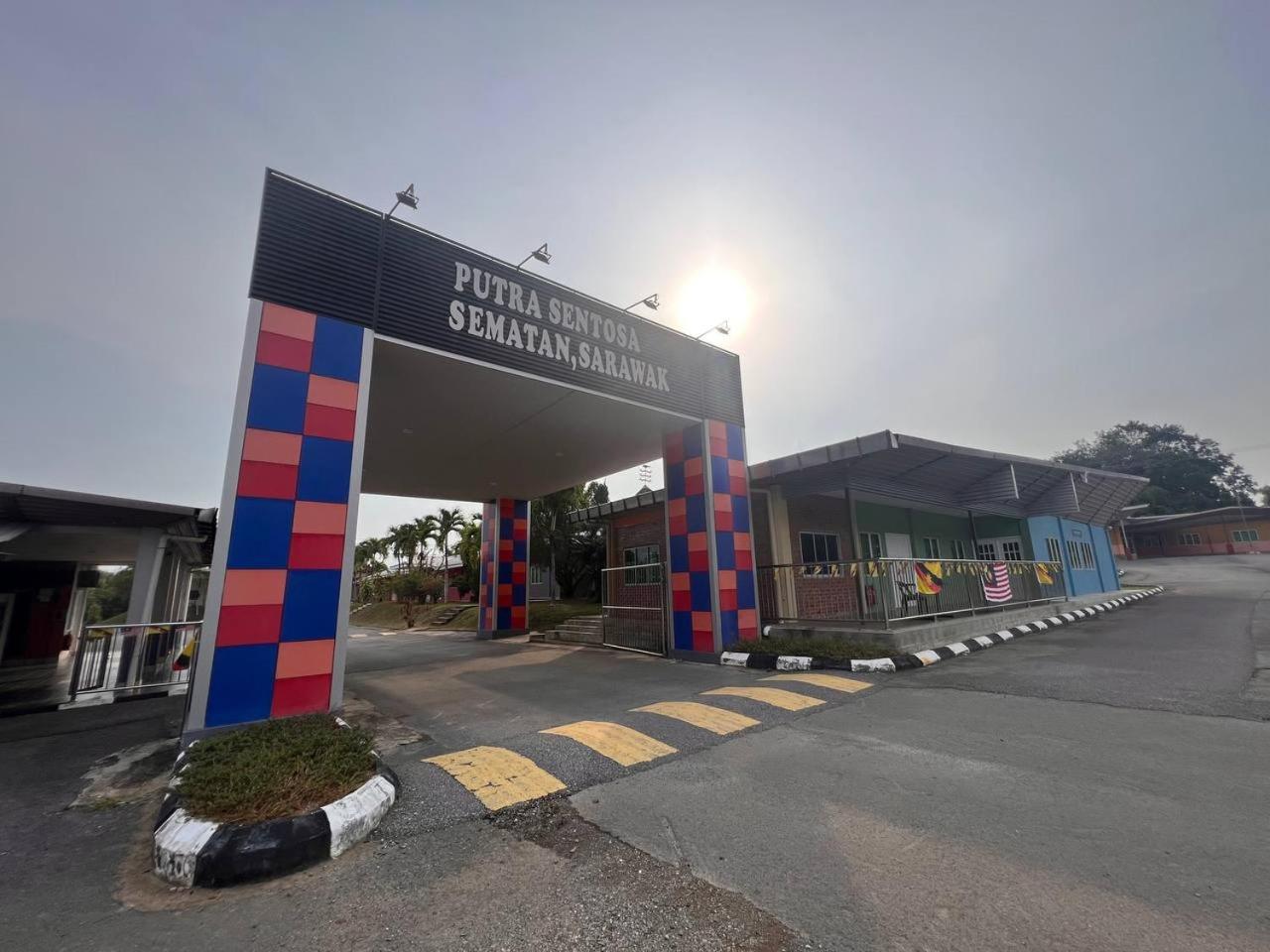 Putra Sentosa Retreat Camp, Sematan Hotel Exterior photo