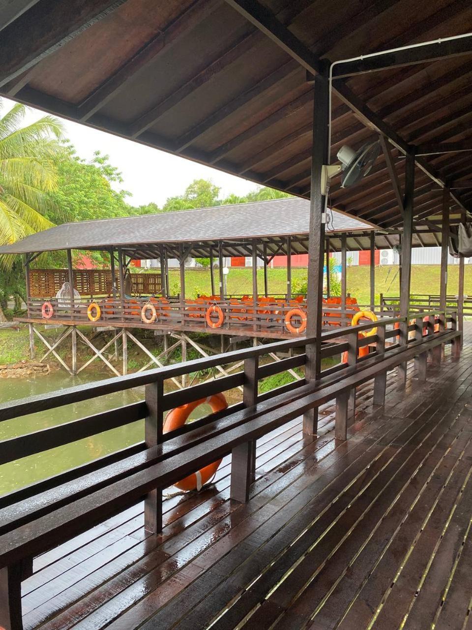 Putra Sentosa Retreat Camp, Sematan Hotel Exterior photo